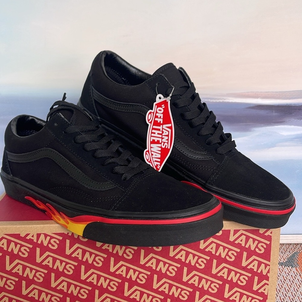 Vans Men’s Old Skool
(Flame Wall) Black/Black
VN0A38G1Q8Q
Sneakers - Picture 11 of 16